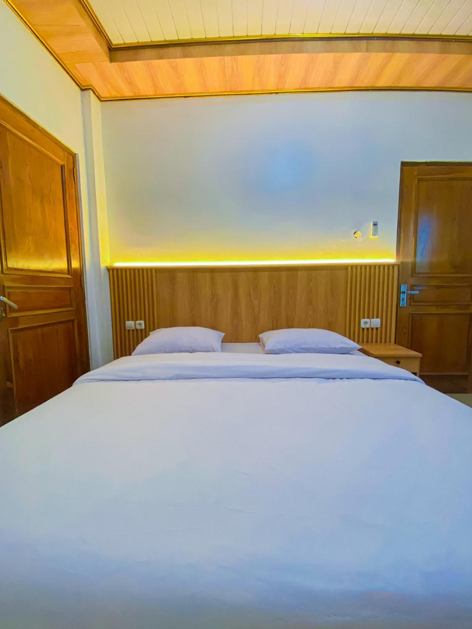 Hotel Wijaya Family 2 칼라산 외부 사진